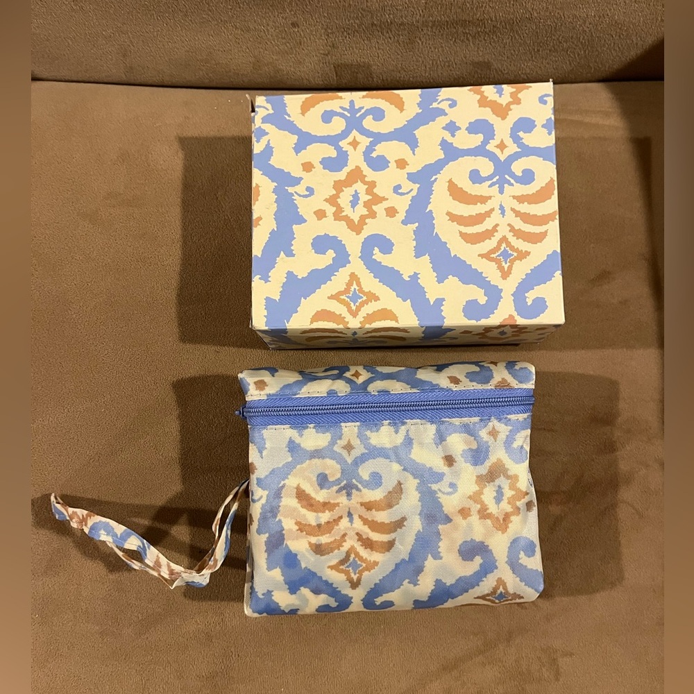 SACHI Blue and Tan Patterned Insulated Tote Bag with travel case